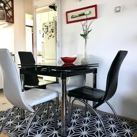 Bright And Cozy In The Centre *