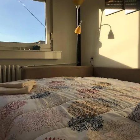 Séjour chez l'habitant Bright And Cozy Room, Not The Whole Apartment, In The Centre *